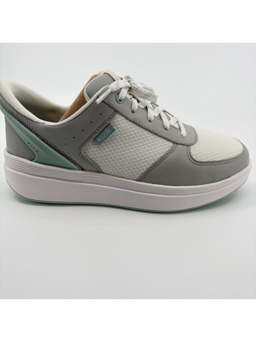 Kizik Brisbane Womens Size 7.5EE Gray White Athletic Hands Free Shoes Sneakers